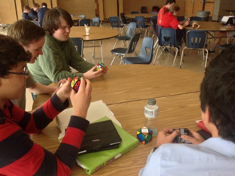 Students participate in the hobby in the cafeteria.