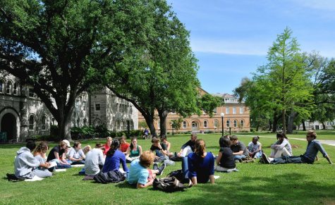 Regis students can have upcoming events outside to prevent spread of the Coronavirus. (Wikimedia Commons).